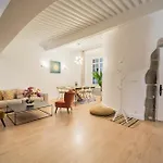 Appartement Hyper Centre Proche Gare Sauna Balcon Annecy