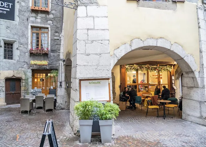 Hyper Centre Proche Gare Sauna Balcon Annecy